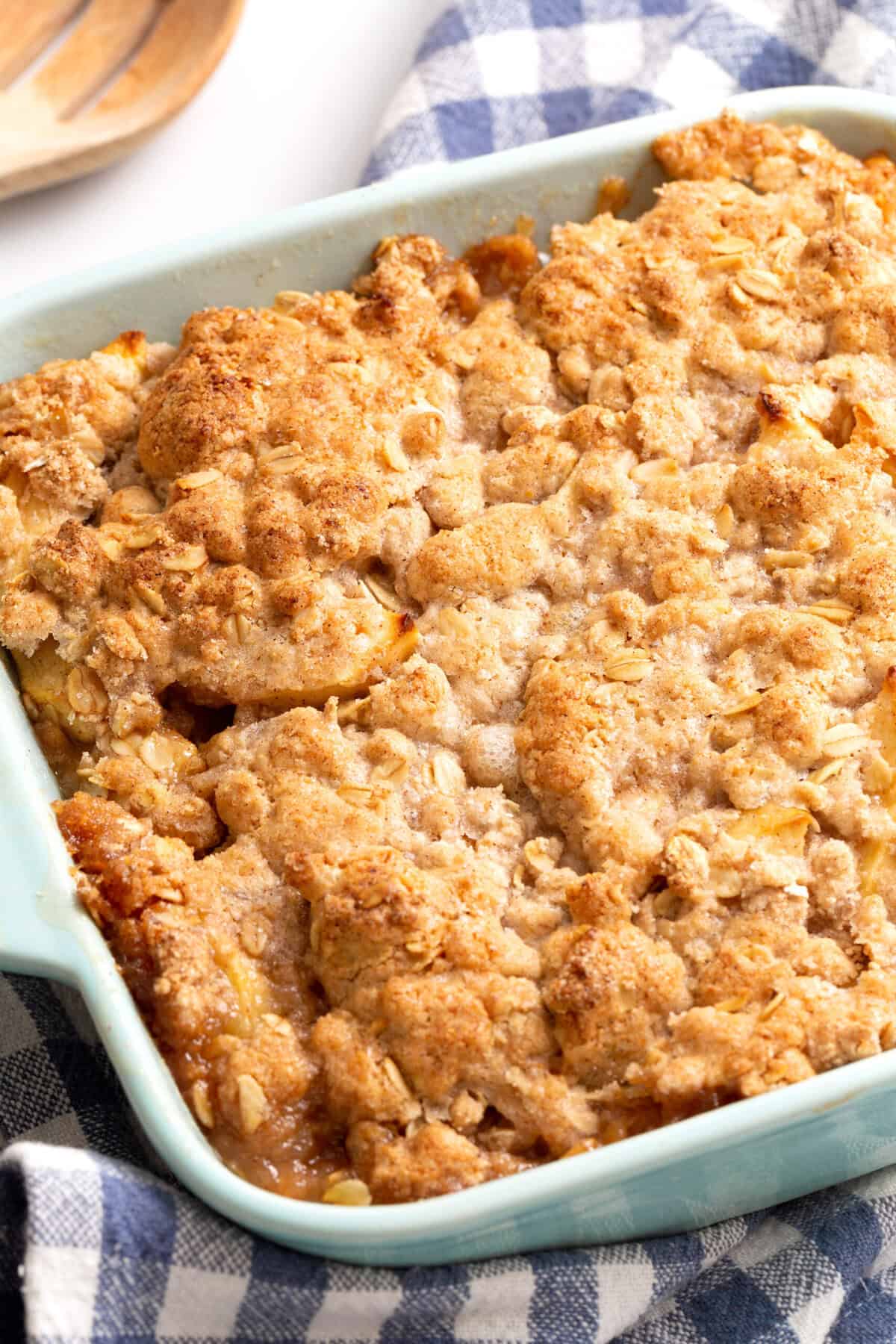 apple crisp recipe Freshly baked apple crisp with a golden, crumbly topping
