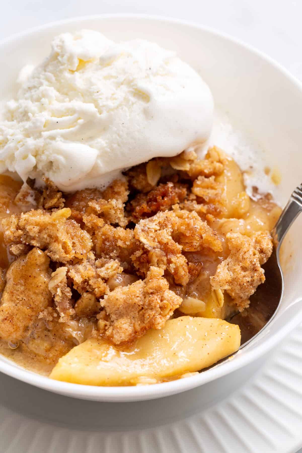 apple crisp recipe Classic Apple Crisp served with vanilla ice cream