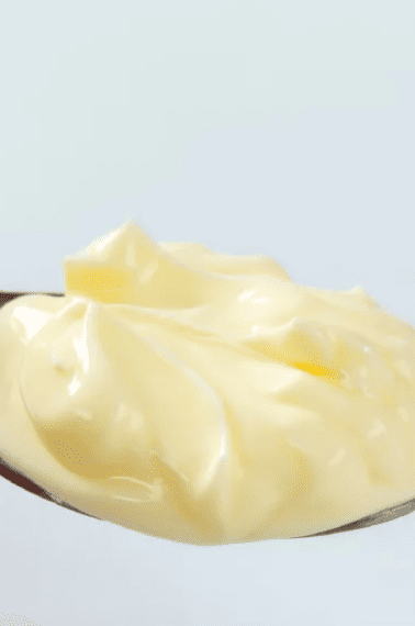 A spoonful of mayonnaise.
