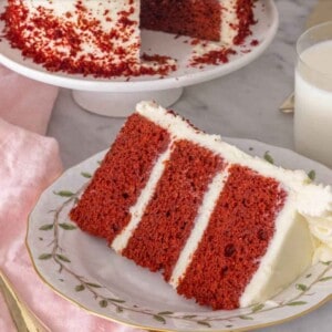 red velvet cake slice