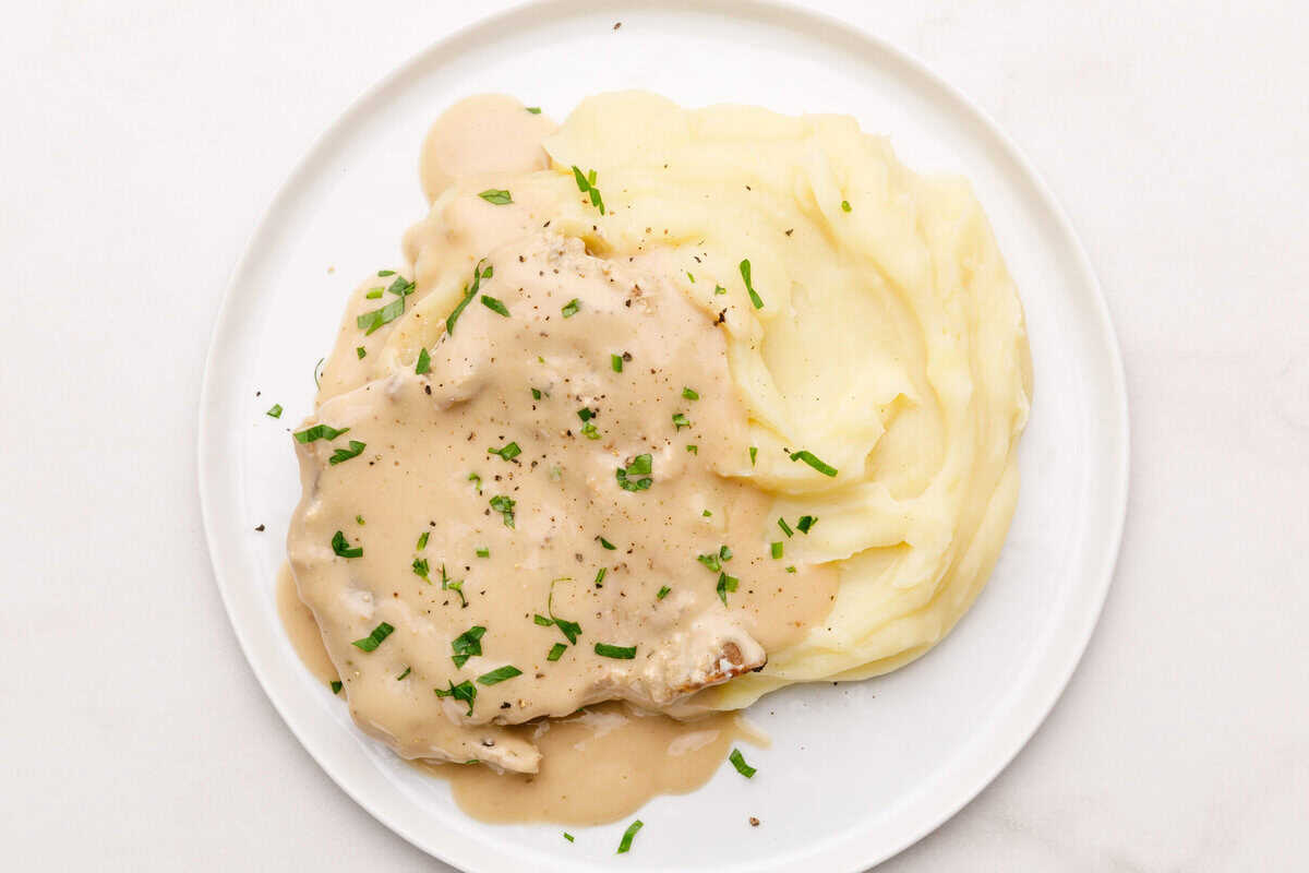 Mashed potatoes and pork chops Slow cooker pork chops recipe.